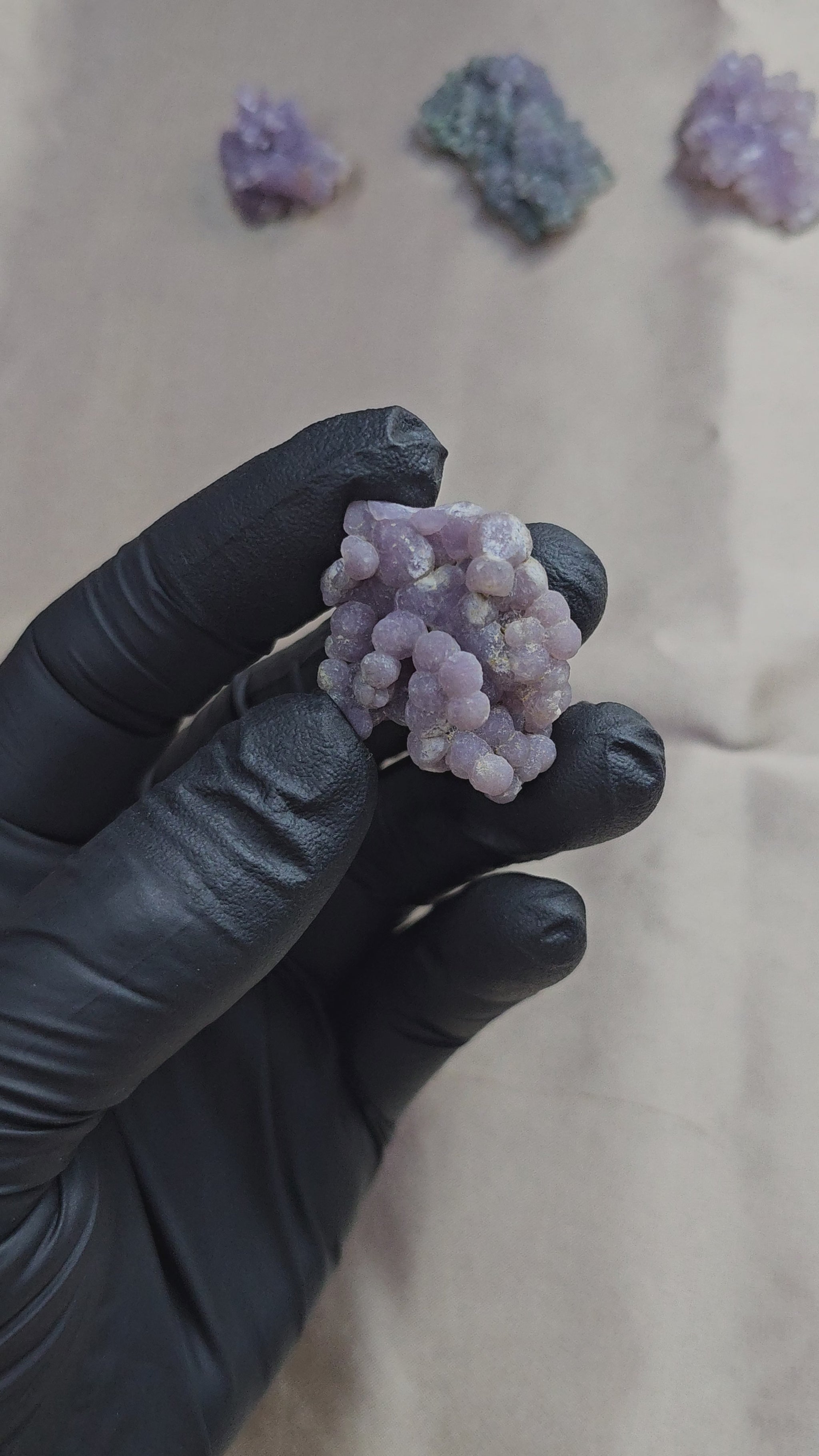 Calcédoine grappe de raisin violette de 12g - Vue du dessus et en 360°