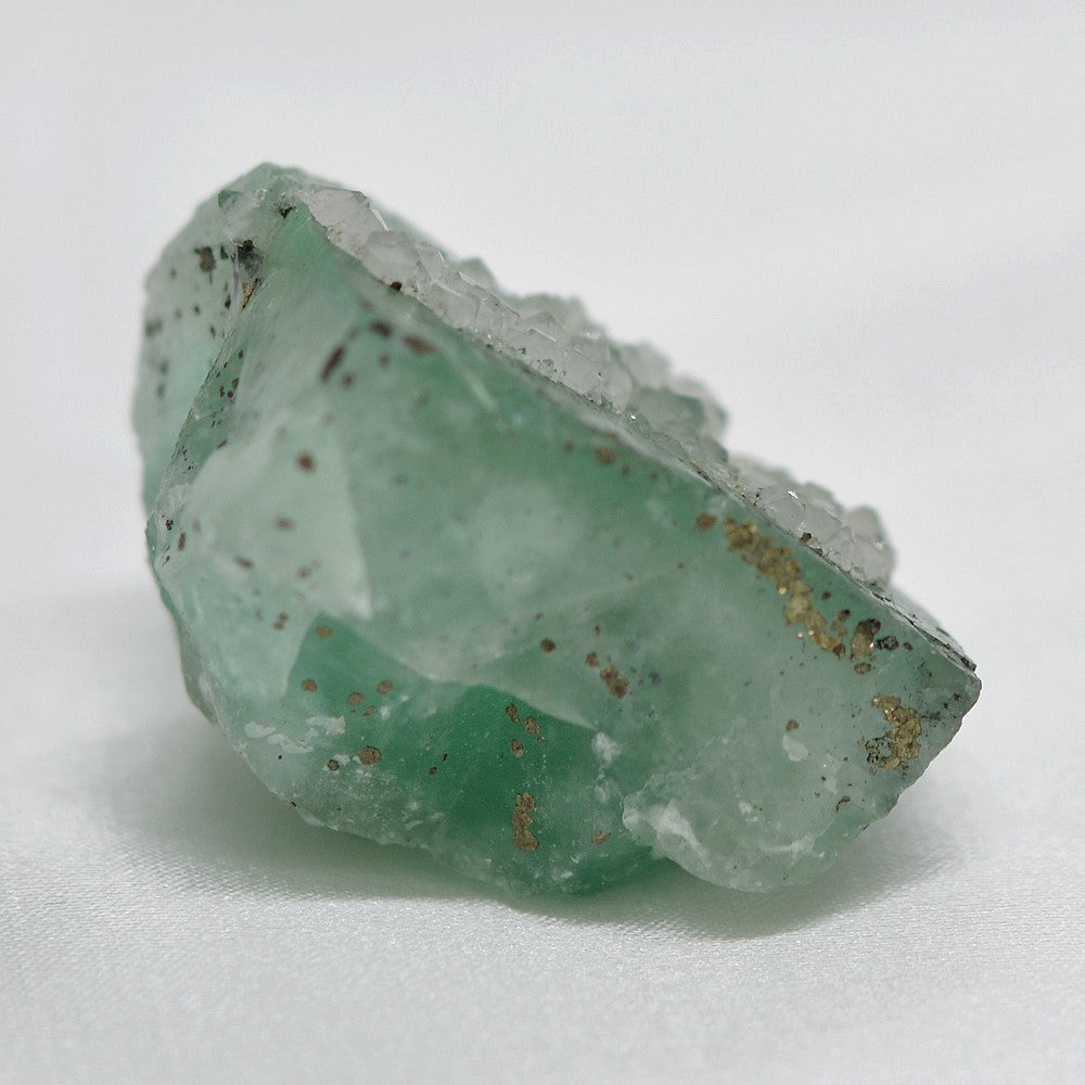 Pyrite et quartz sur fluorite verte 42g du Maroc pierre brute
