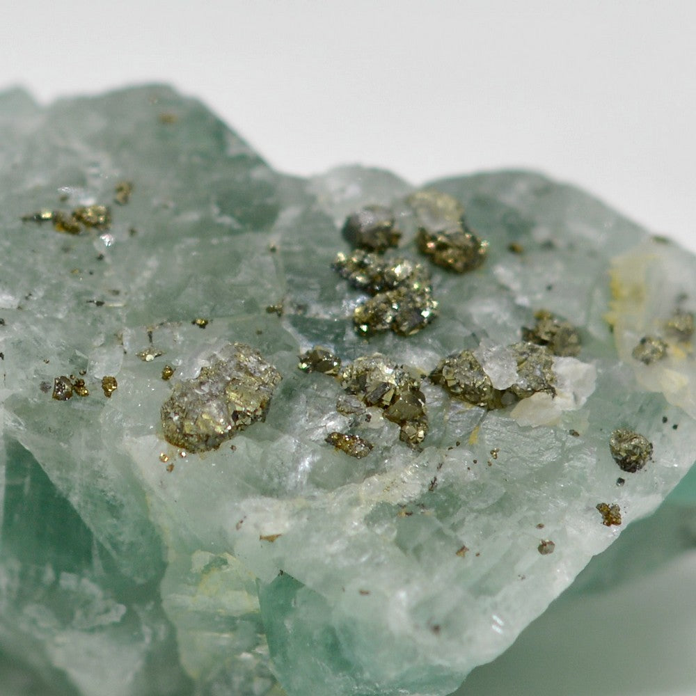 Pyrite sur fluorite vert d'eau de 90g du Maroc