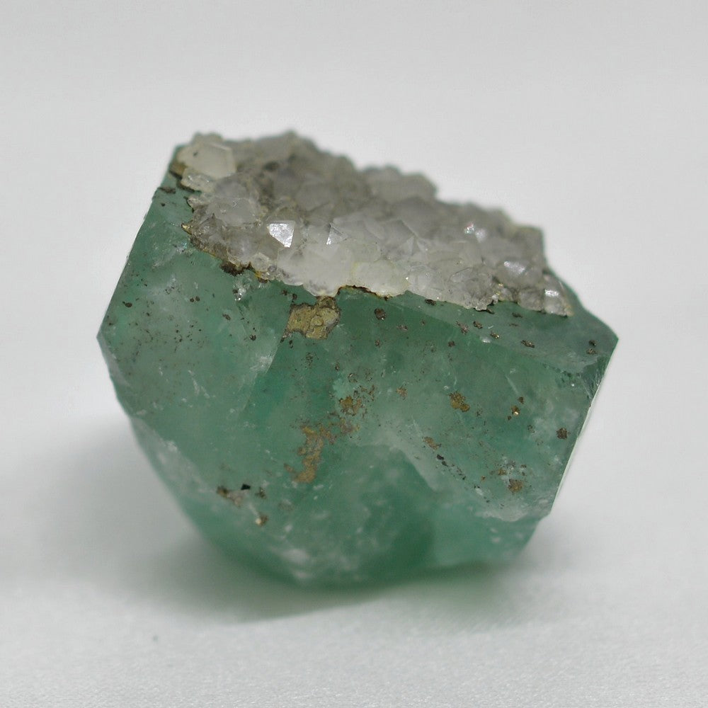 Quartz et pyrite sur fluorite vert d'eau marocaine d'El Hammam 36g