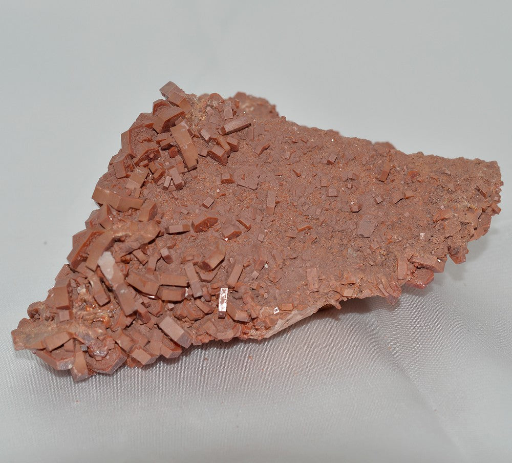 Vanadinite à cristaux brunâtres sur matrice du Maroc 230g