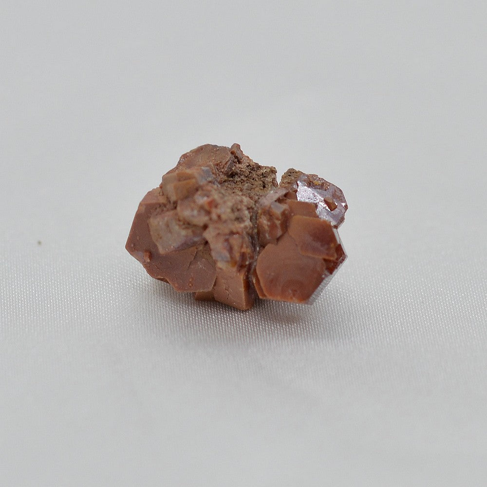 Vanadinite à cristaux prismes hexagonaux du Maroc 7g