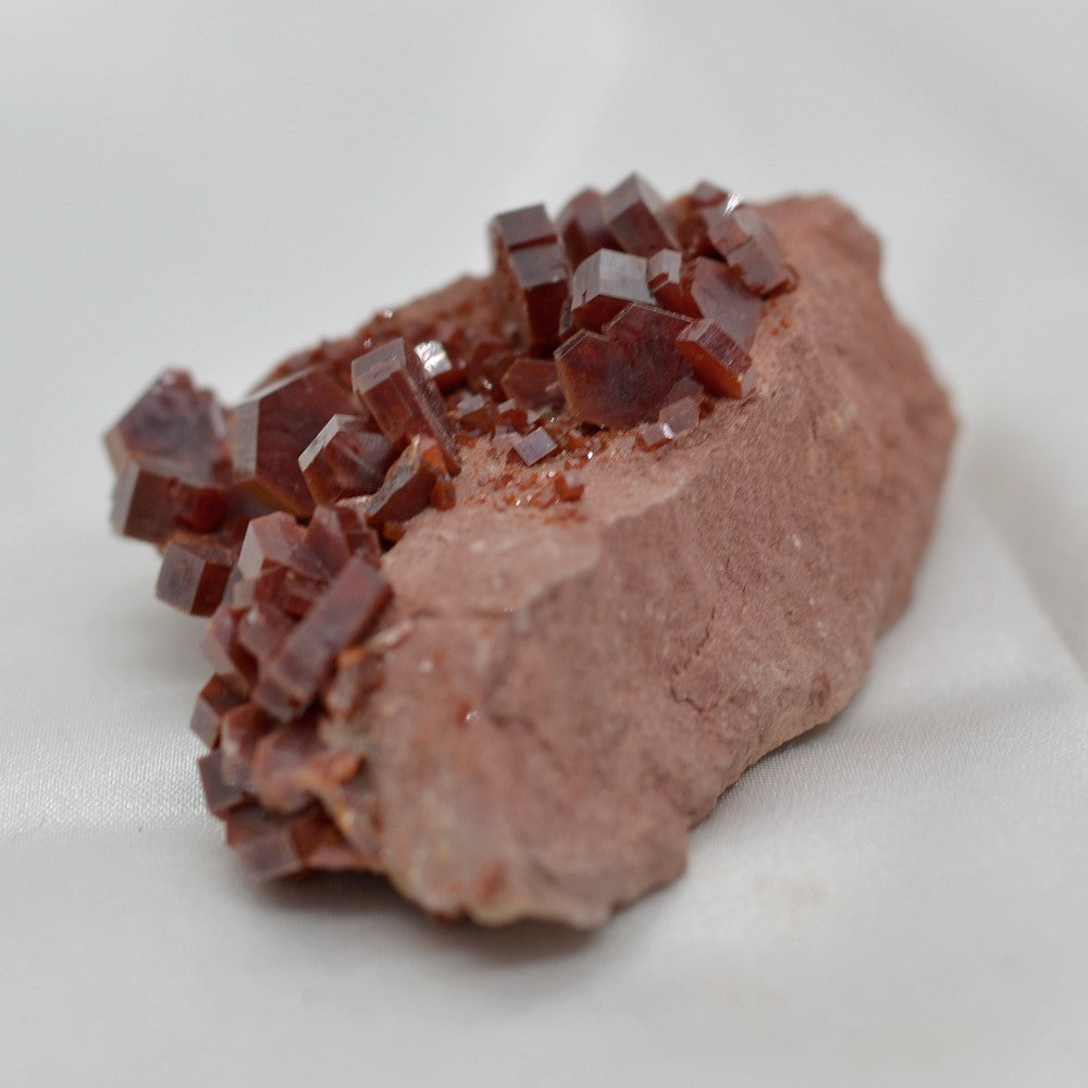 Vanadinite à cristaux rouges sur matrice 82g 
