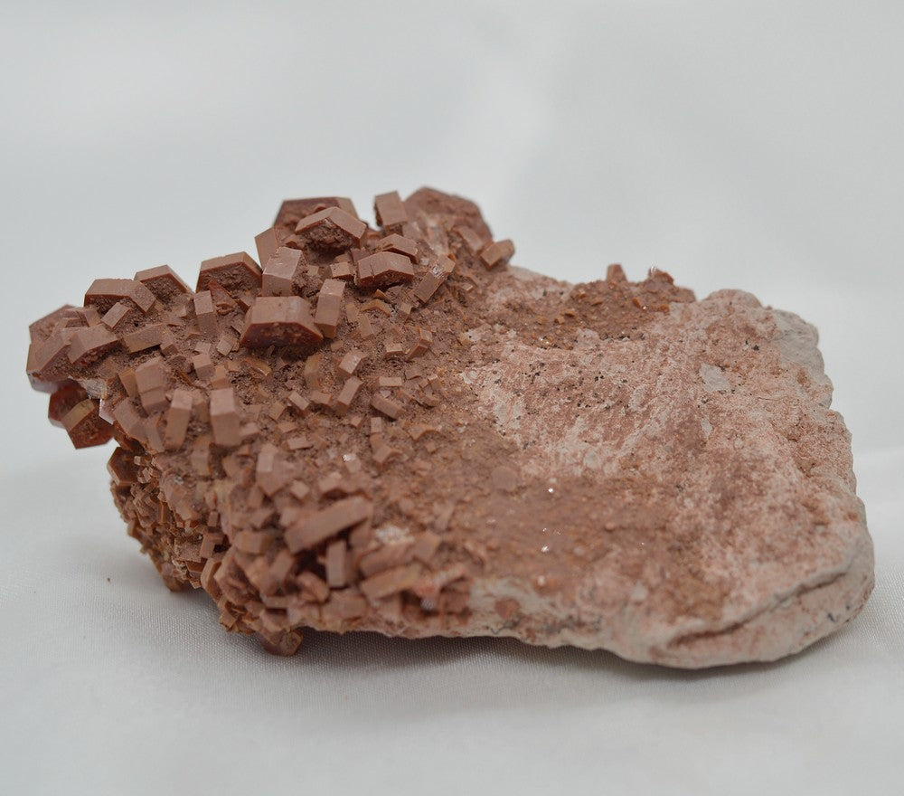 Vanadinite brunâtre cristallisée de 128g