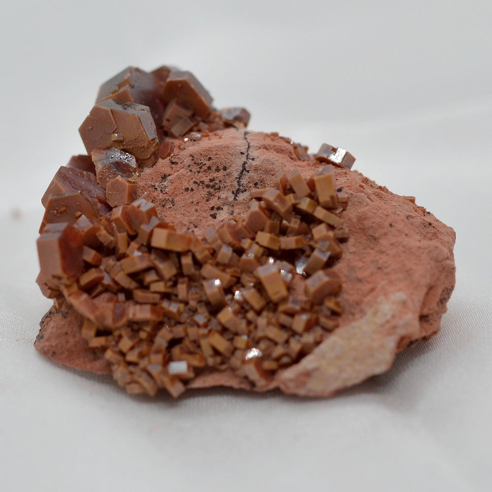 Vanadinite cristallisée marocaine de 46g sur gangue