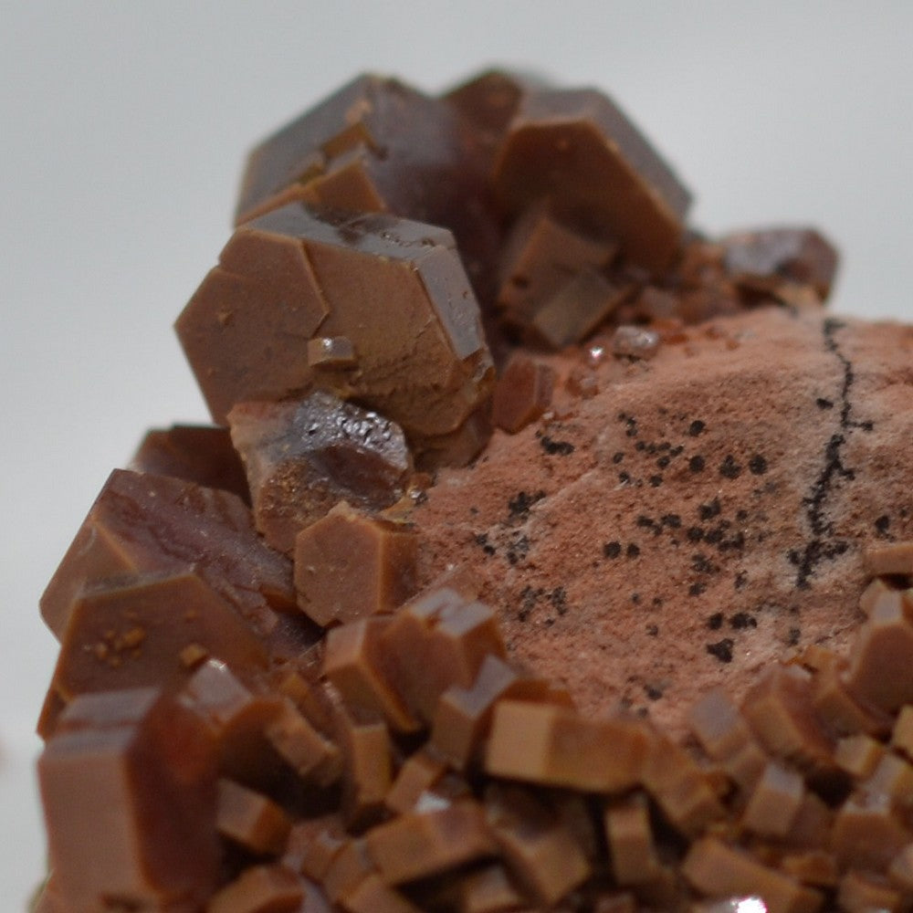 Vanadinite cristaux prismes hexagonaux sur matrice marocaine de 46g