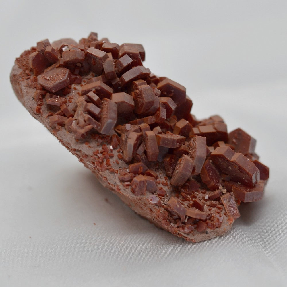 Vanadinite cristaux hexagonaux sur matrice de 72g
