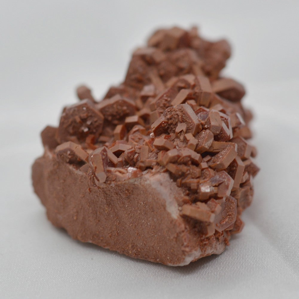 Vanadinite marocaine sur gangue rocheuse de 72g