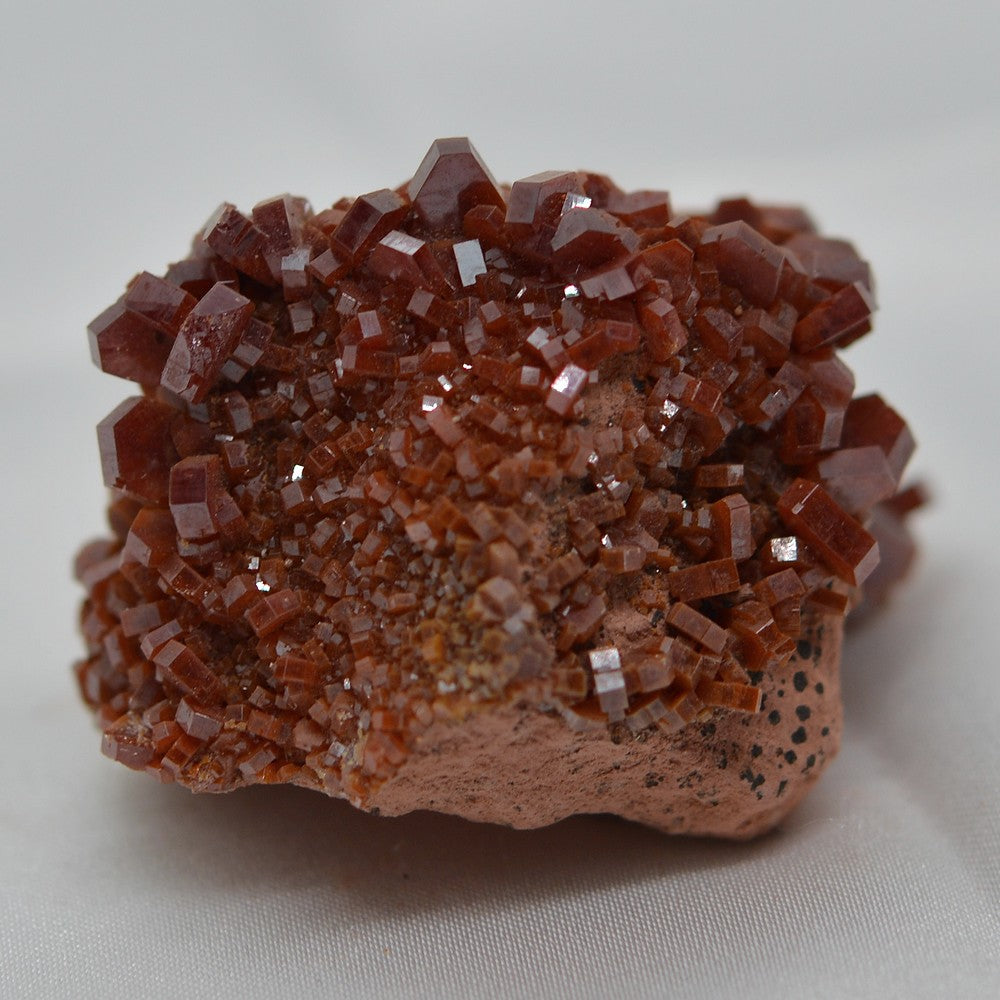 Vanadinite rouge cristallisée de 48g de Mibladen au Maroc