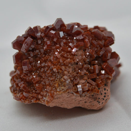 Vanadinite rouge cristallisée de 48g de Mibladen au Maroc