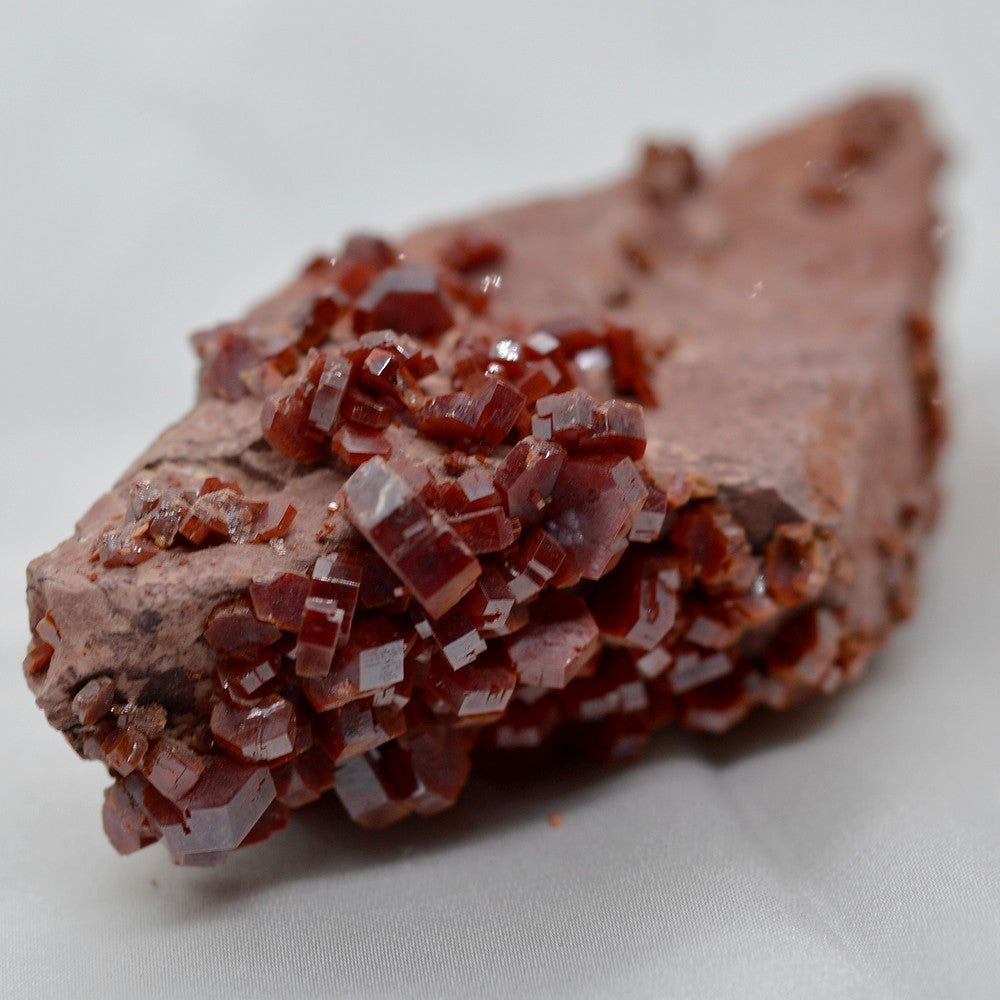Vanadinite rouge de 203g marocaine