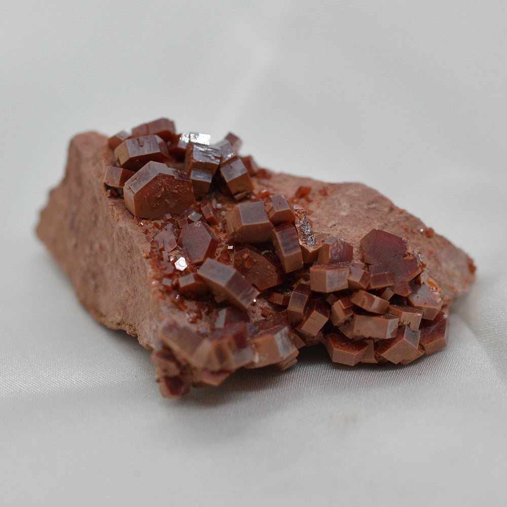 Vanadinite rougeâtre 82g du Maroc