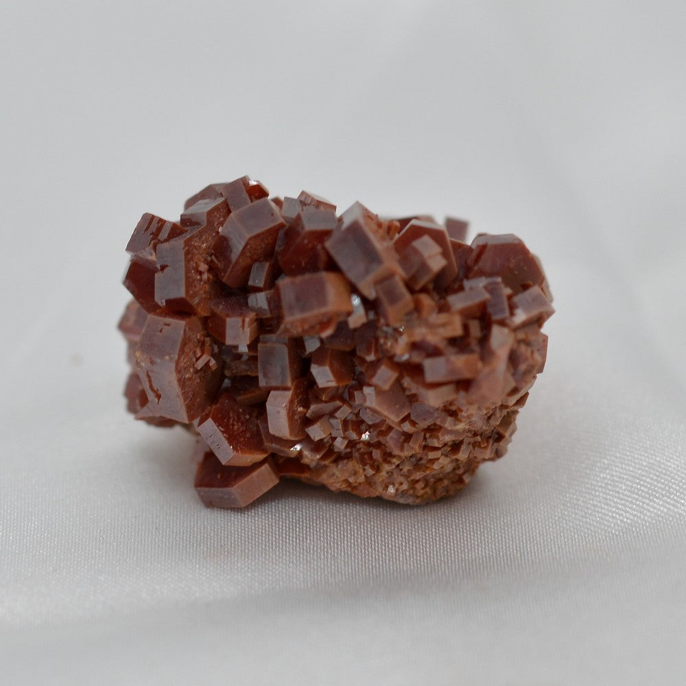 Vanadinite rougeâtre cristallisée de 31g